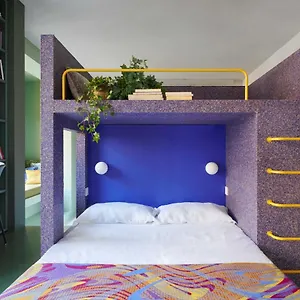 https://easylife-colorato-studio-con-terrazzo.it-lombardy.com