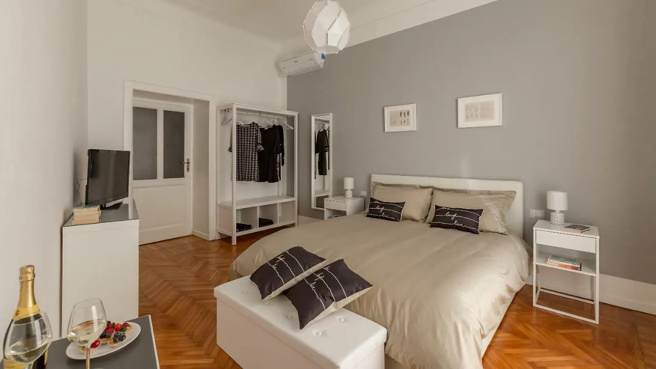 Apartment Tailors' Home Sempione - 2 Bedrooms Milan